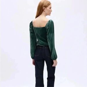 Gap Velvet Puff Sleeve Top NWT size Medium Tropic Green Long Sleeve Square Neck‎